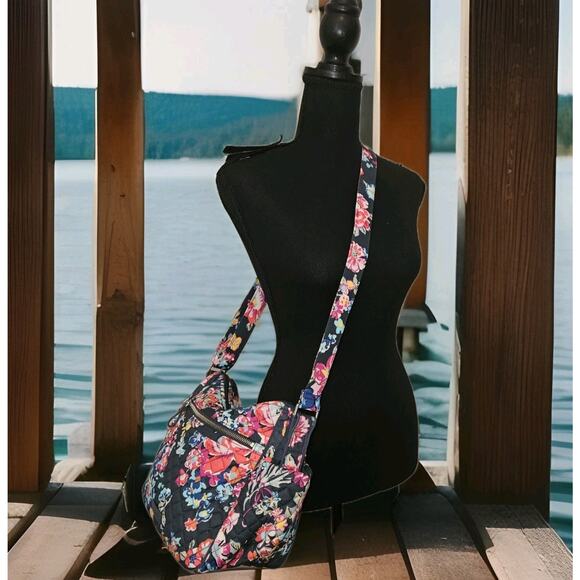 Vera Bradley Handbags - NWOT! Vera Bradley On The Go Quilted Handbag Floral Pattern 13x10x5